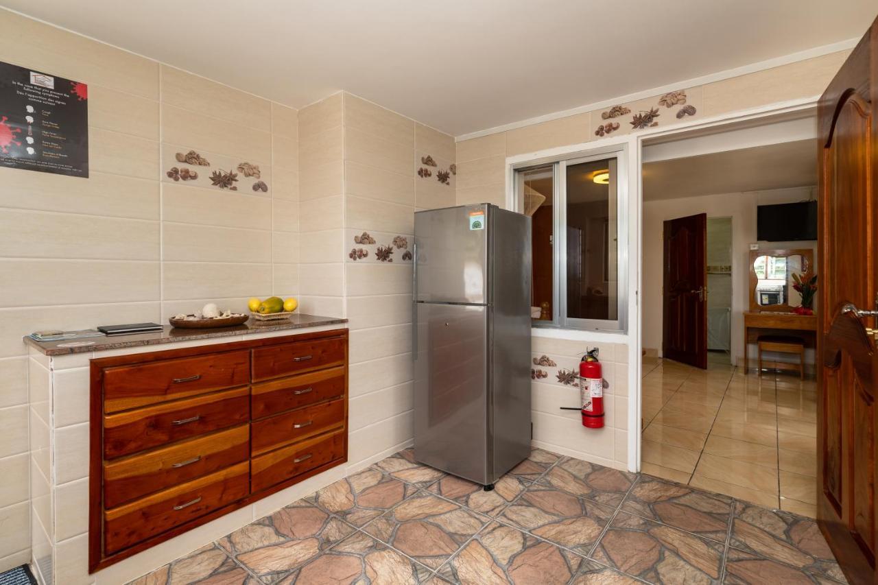 Janes' Serenity Guesthouse Anse a La Mouche Екстериор снимка