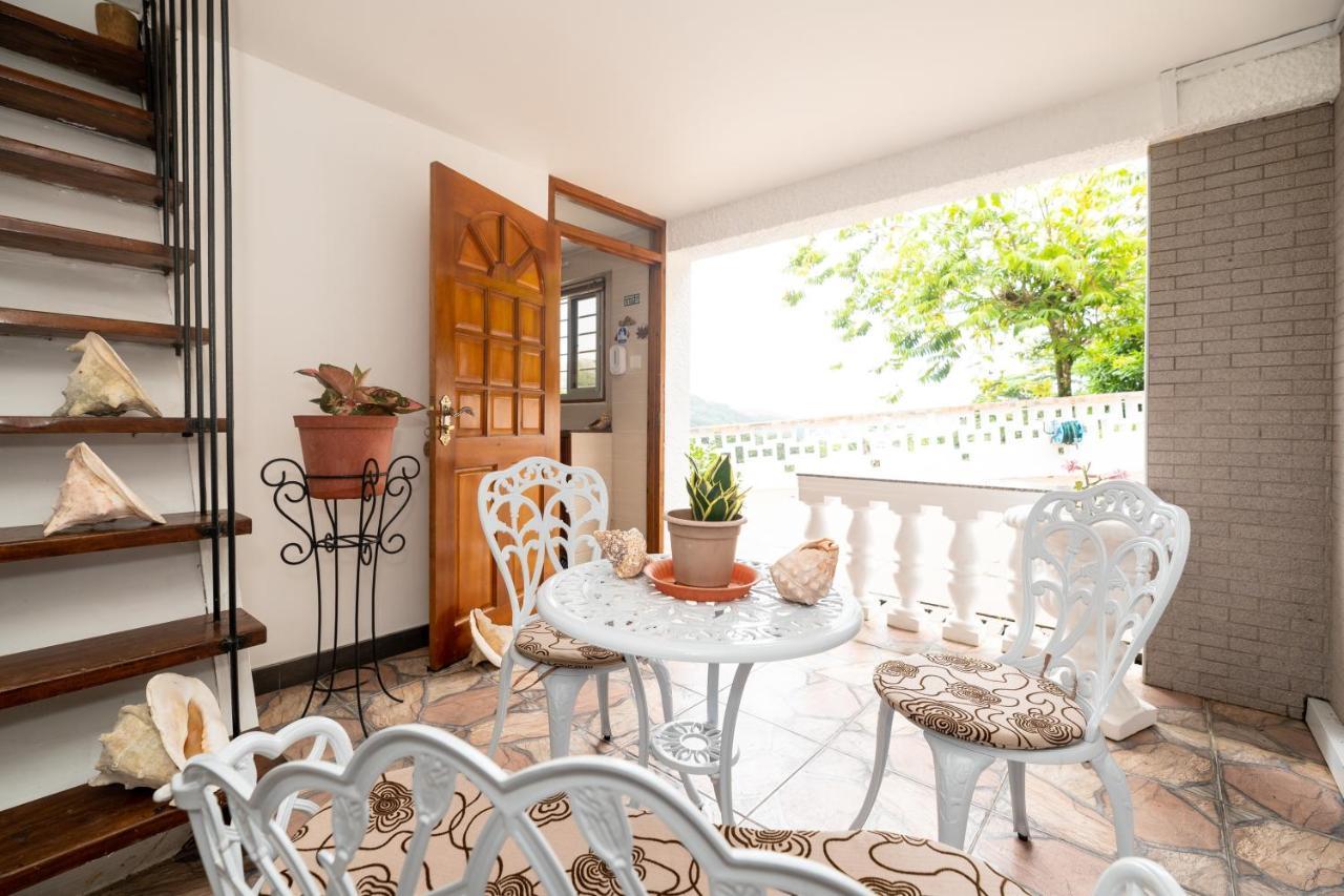 Janes' Serenity Guesthouse Anse a La Mouche Екстериор снимка