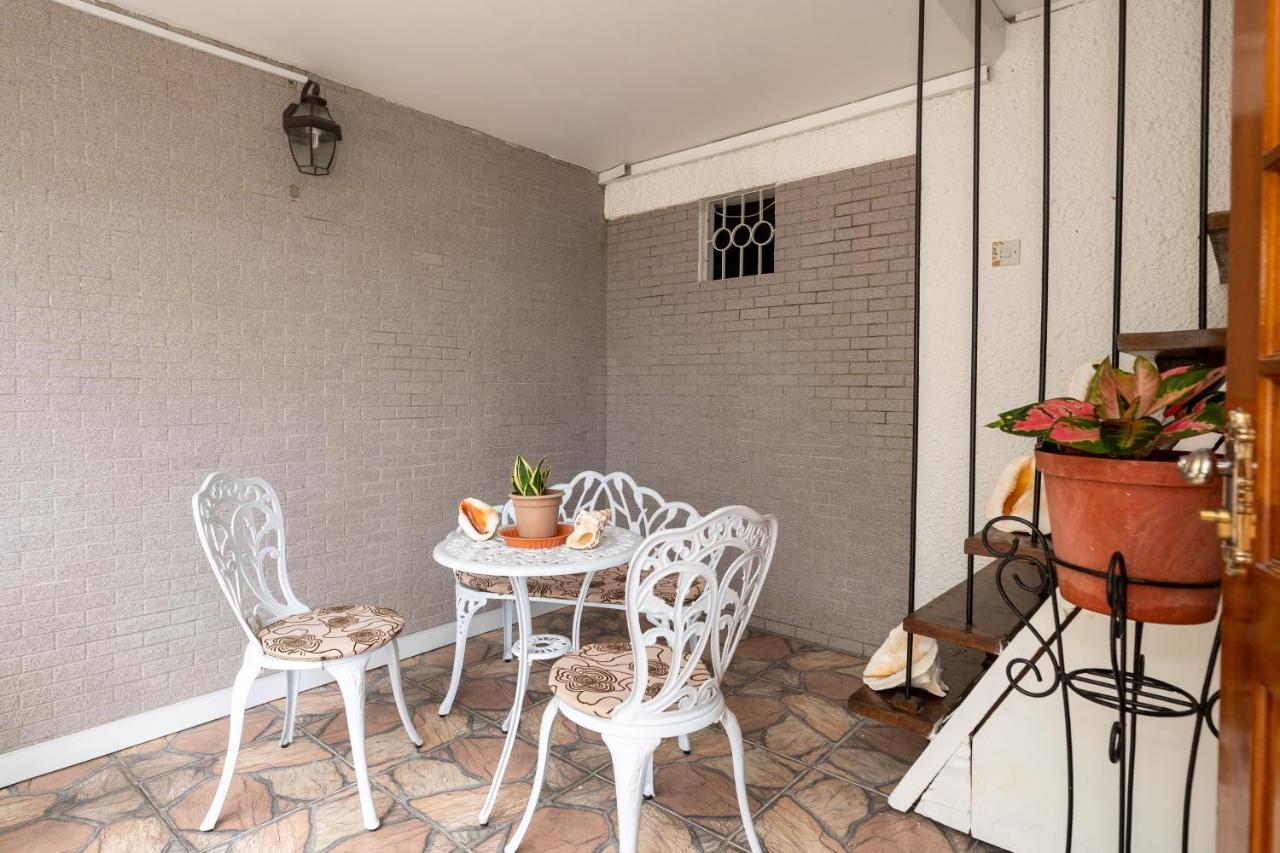 Janes' Serenity Guesthouse Anse a La Mouche Екстериор снимка